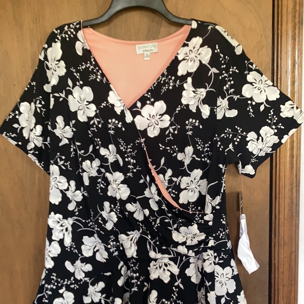Signature faux wrap floral dress with stretch size 2X - Picture 4 of 17